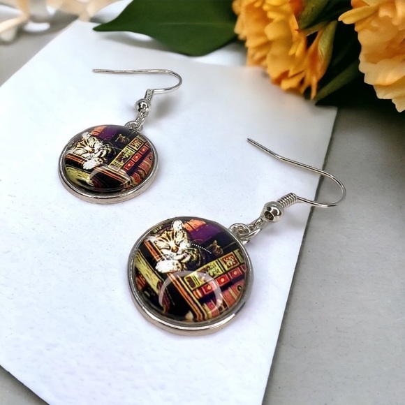 ✨ Purr-fectly Bookish: Cat Dangle Earrings for Every Book Lover! 📚🐾 NWT - Picture 5 of 5